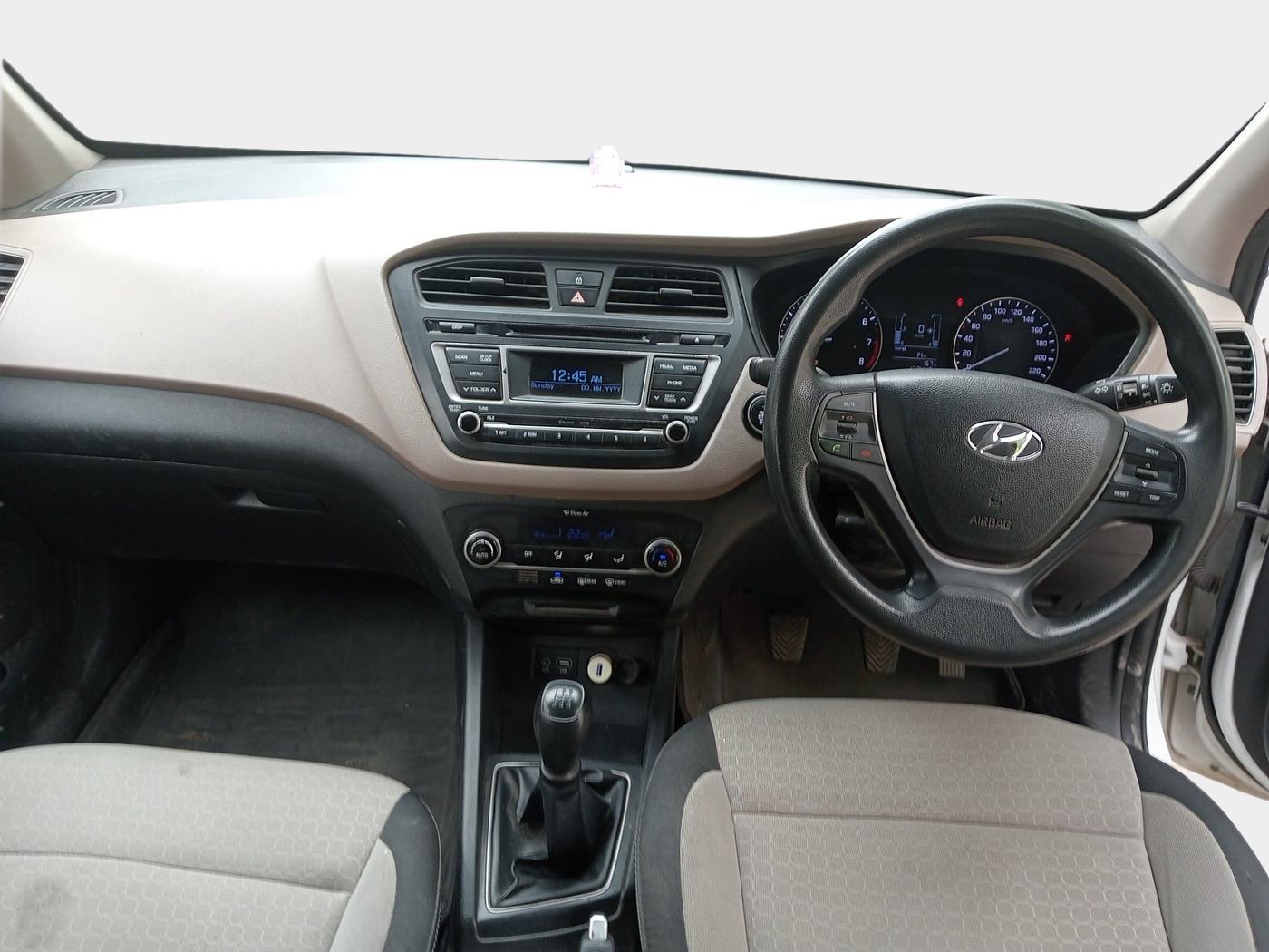 2015 Hyundai Elite i20 SPORTZ 1.2, Petrol, Manual, 1,23,442 km, interior