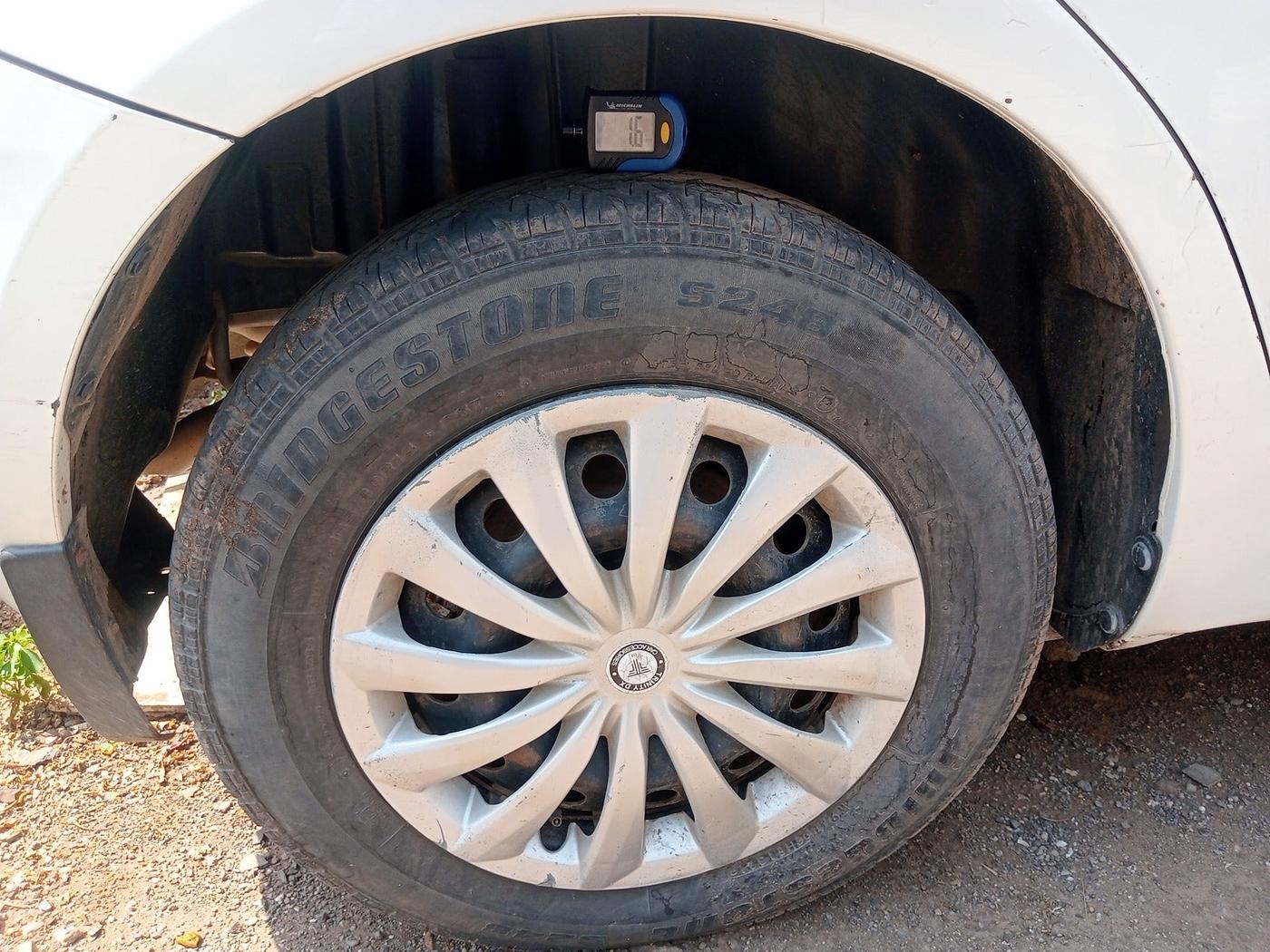 2015 Maruti Swift VXI, Petrol, Manual, 57,280 km, tyre