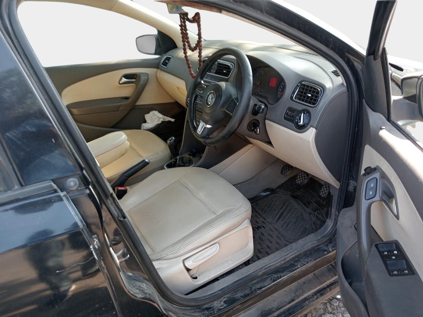 2012 Volkswagen Vento HIGHLINE DIESEL 1.6, Diesel, Manual, 1,01,717 km, interior