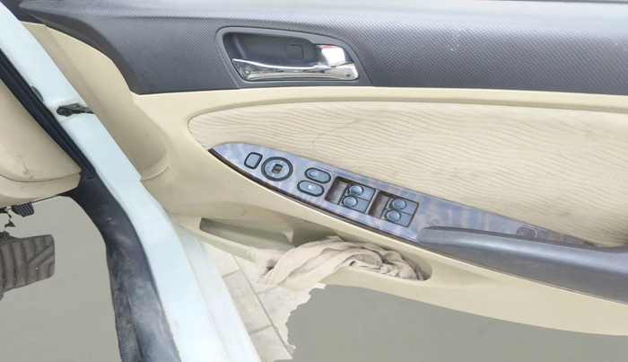 2012 Hyundai Verna FLUIDIC 1.6 VTVT SX, CNG, Manual, 89,305 km, interior