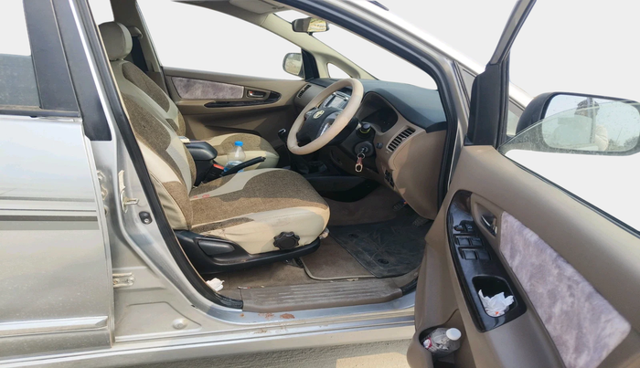 2015 Toyota Innova 2.5 VX 8 STR, Diesel, Manual, 1,28,397 km, interior