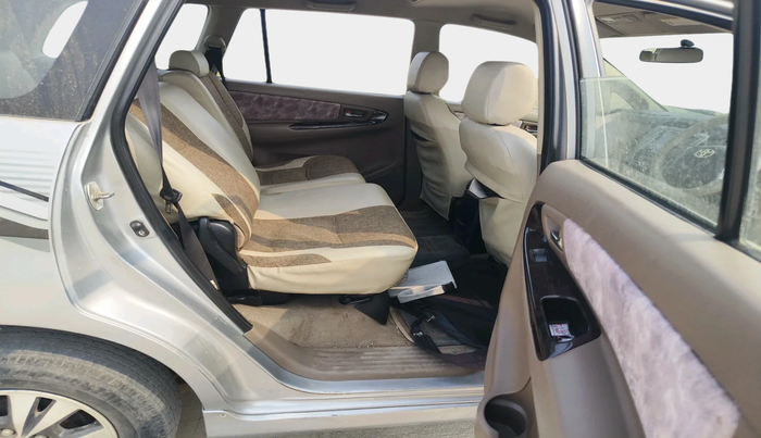 2015 Toyota Innova 2.5 VX 8 STR, Diesel, Manual, 1,28,397 km, interior