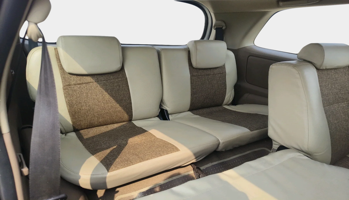 2015 Toyota Innova 2.5 VX 8 STR, Diesel, Manual, 1,28,397 km, interior