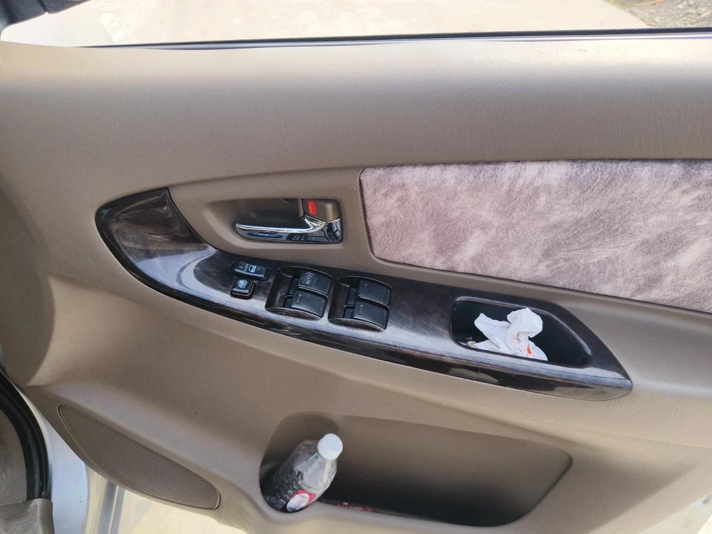 2015 Toyota Innova 2.5 VX 8 STR, Diesel, Manual, 1,28,397 km, interior