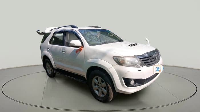 2011 Toyota Fortuner 3.0 4X4 MT, Diesel, Manual, 98,100 km, exterior