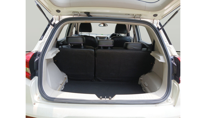 2020 Mahindra XUV300 W6 1.5 DIESEL, Diesel, Manual, 1,01,603 km, exterior