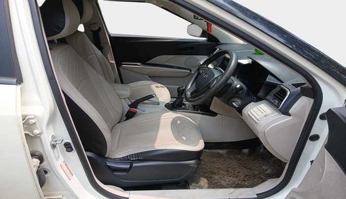 2020 Mahindra XUV300 W6 1.5 DIESEL, Diesel, Manual, 1,01,603 km, interior