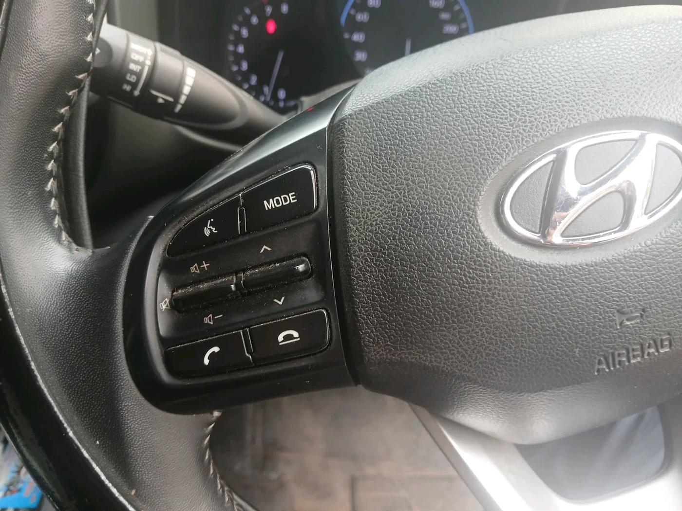 2021 Hyundai VENUE S+ 1.2, CNG, Manual, 69,012 km, interior