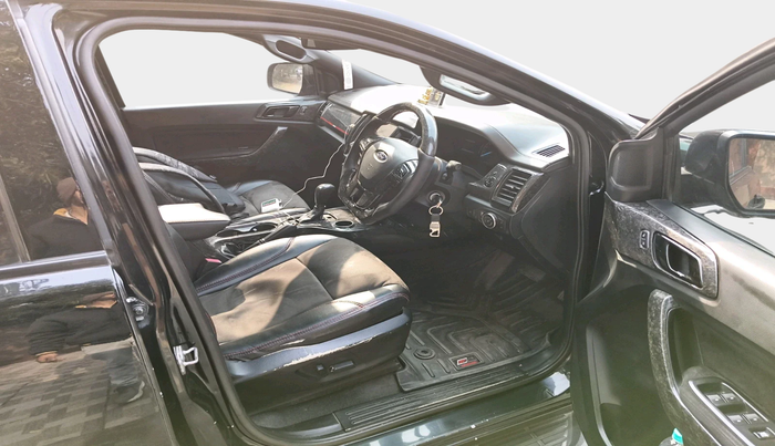 2018 Ford Endeavour TITANIUM 2.2 4X2 AT, Diesel, Automatic, 1,65,601 km, interior