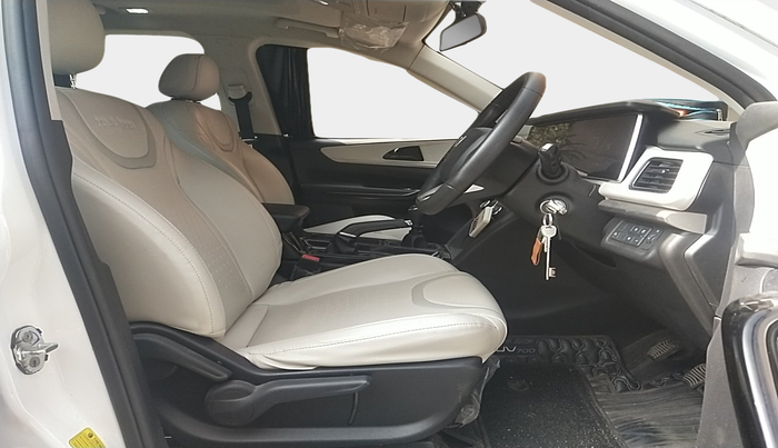 2023 Mahindra XUV700 AX 5 P MT 5 STR, Petrol, Manual, 30,666 km, interior