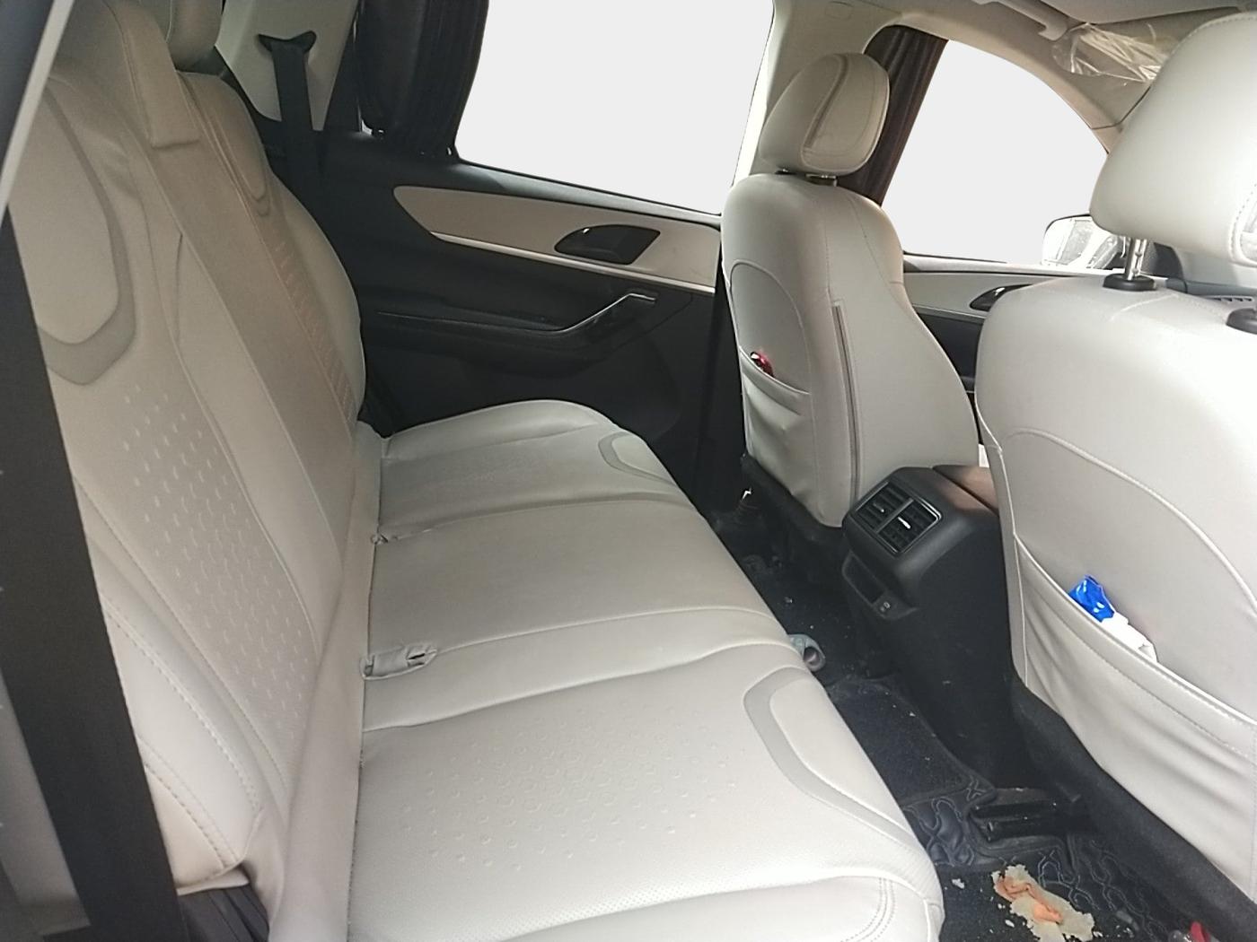 2023 Mahindra XUV700 AX 5 P MT 5 STR, Petrol, Manual, 30,666 km, interior