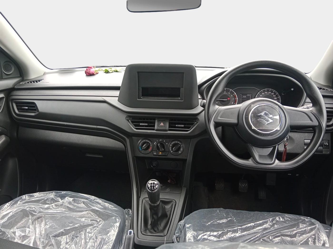 2025 Maruti BREZZA LXI S- CNG, Petrol, Manual, 442 km, interior