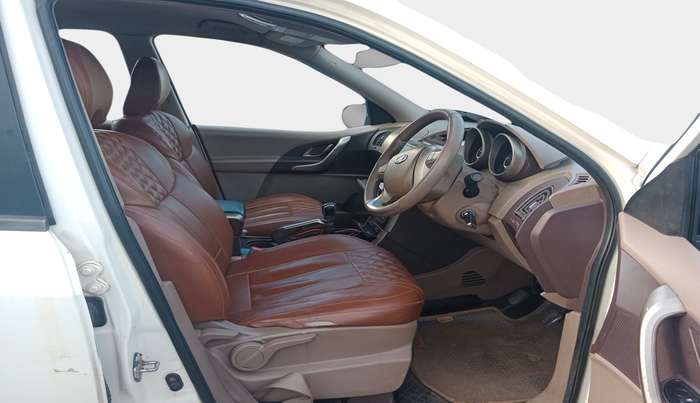 2015 Mahindra XUV500 W6, Diesel, Manual, 1,98,384 km, interior