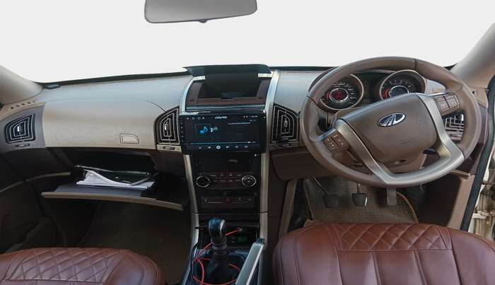 2015 Mahindra XUV500 W6, Diesel, Manual, 1,98,384 km, interior