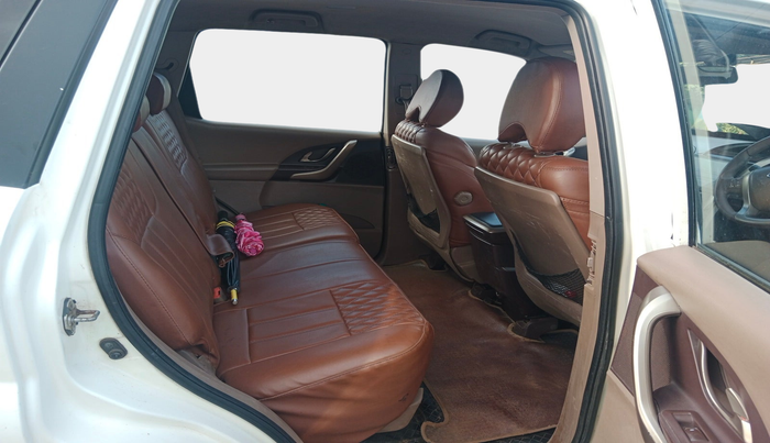 2015 Mahindra XUV500 W6, Diesel, Manual, 1,98,384 km, interior
