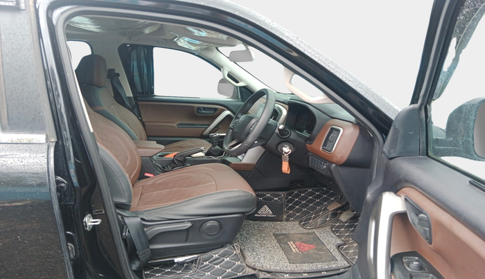2024 Mahindra SCORPIO-N Z6 DIESEL MT 2WD 7 STR, Diesel, Manual, 11,605 km, interior