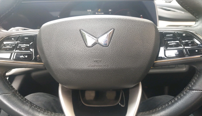 2024 Mahindra XUV700 AX 7 D MT 7 STR, Diesel, Manual, 16,363 km, interior