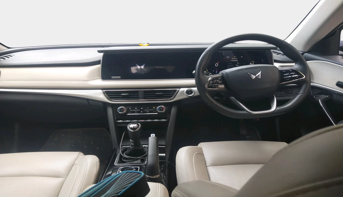 2024 Mahindra XUV700 AX 7 D MT 7 STR, Diesel, Manual, 16,363 km, interior