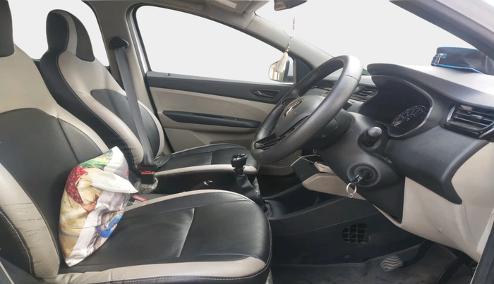 2019 Renault TRIBER RXT, Petrol, Manual, 78,703 km, interior