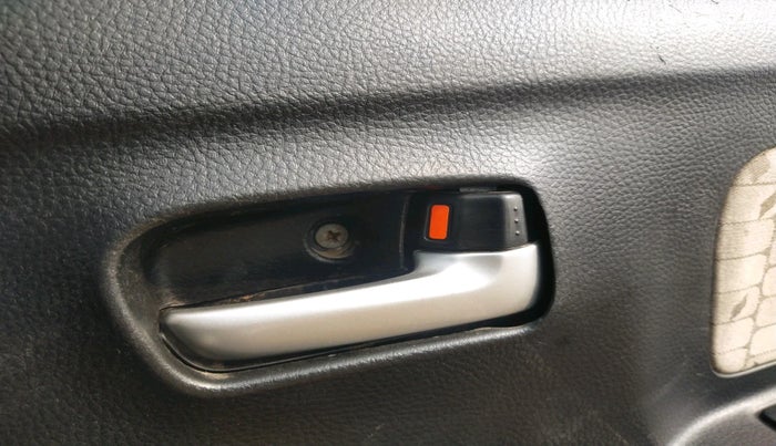 2018 Maruti Wagon R 1.0 VXI, Petrol, Manual, 99,117 km, interior