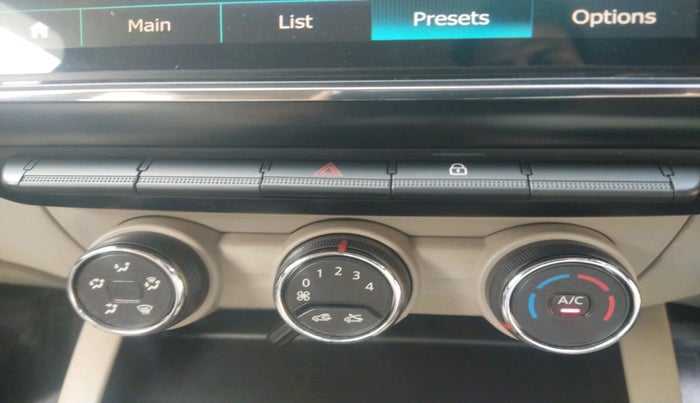 2019 Renault TRIBER RXT, Petrol, Manual, 7,938 km, interior