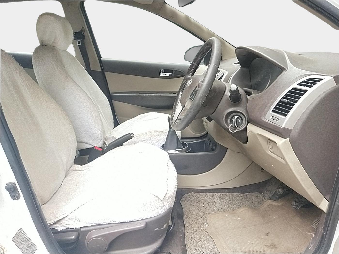 2010 Hyundai i20 ASTA 1.2, Petrol, Manual, 2,20,316 km, interior