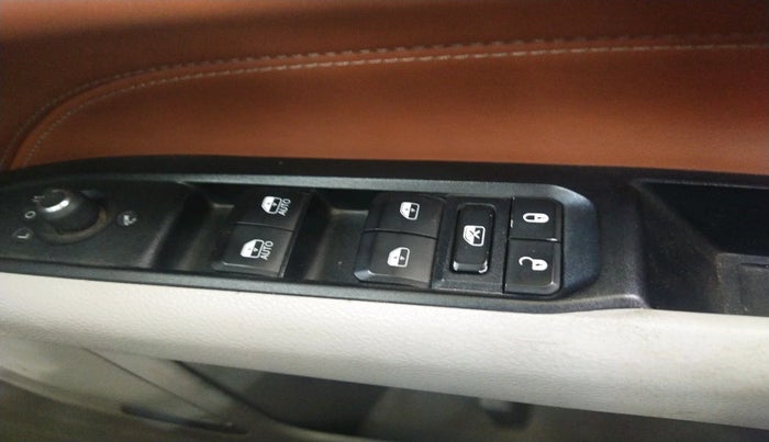 2021 Jeep Compass LIMITED (O) 2.0 DIESEL, Diesel, Manual, 2,18,121 km, interior