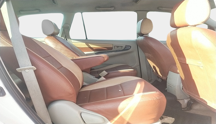 2011 Toyota Innova 2.5 G3, Diesel, Manual, 2,13,429 km, interior