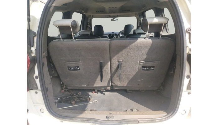 2015 Renault Lodgy 110 PS RXZ 7 STR, Diesel, Manual, 1,35,979 km, exterior