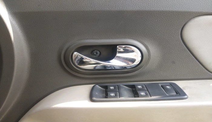 2015 Renault Lodgy 110 PS RXZ 7 STR, Diesel, Manual, 1,35,979 km, interior