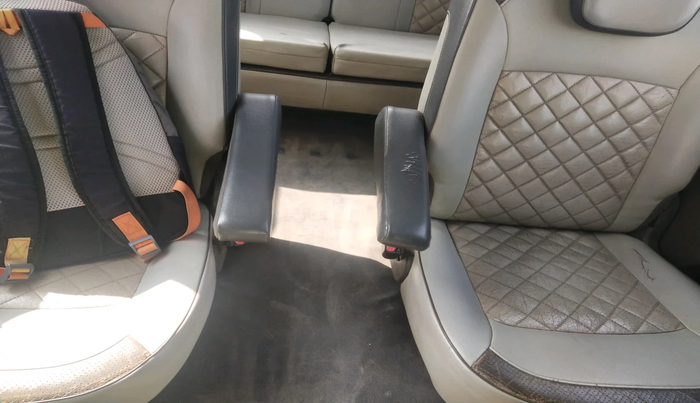 2015 Renault Lodgy 110 PS RXZ 7 STR, Diesel, Manual, 1,35,979 km, interior