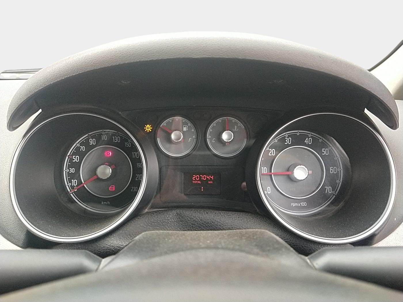 2017 Fiat Punto EVO ACTIVE 1.2, Petrol, Manual, 2,08,000 km, interior