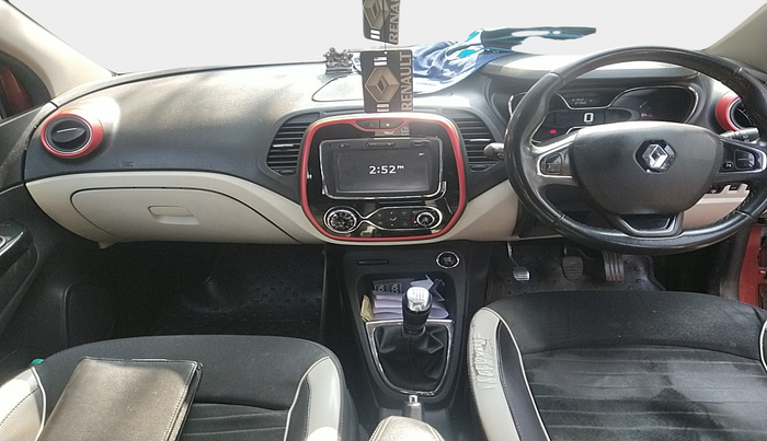 2017 Renault Captur RXT DIESEL, Diesel, Manual, 1,21,924 km, interior