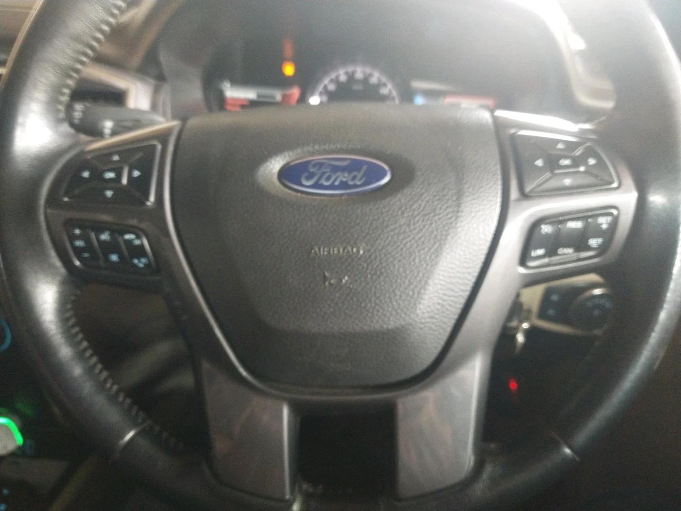 2017 Ford Endeavour TITANIUM 3.2 4X4 AT, Diesel, Automatic, 1,48,227 km, interior