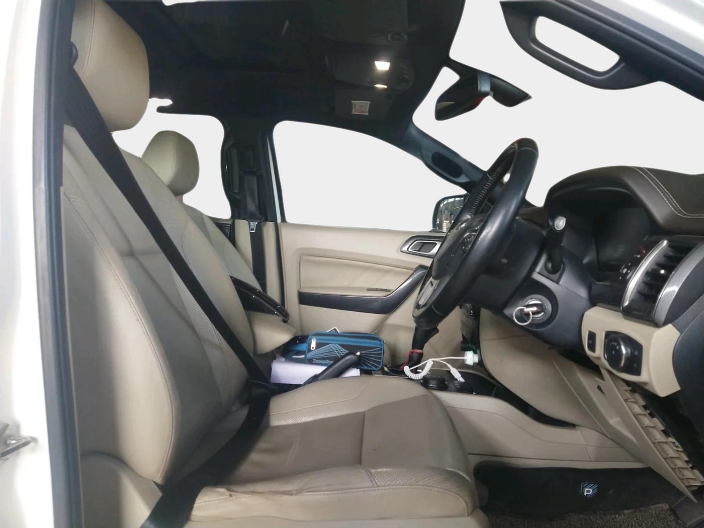 2017 Ford Endeavour TITANIUM 3.2 4X4 AT, Diesel, Automatic, 1,48,227 km, interior