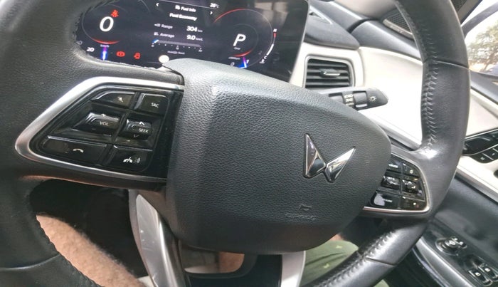 2021 Mahindra XUV700 AX 7 LUXURY P AT 7 STR, Petrol, Automatic, 45,308 km, interior