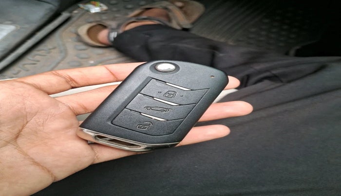 2021 Mahindra XUV700 AX 7 LUXURY P AT 7 STR, Petrol, Automatic, 45,308 km, interior