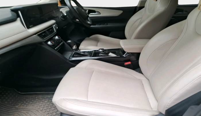 2021 Mahindra XUV700 AX 7 LUXURY P AT 7 STR, Petrol, Automatic, 45,308 km, interior