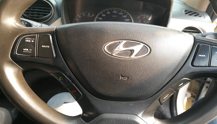 2015 Hyundai Grand i10 SPORTZ 1.1 CRDI, Diesel, Manual, 1,64,879 km, interior