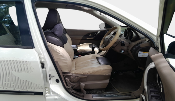 2013 Mahindra XUV500 W8, Diesel, Manual, 1,73,515 km, interior