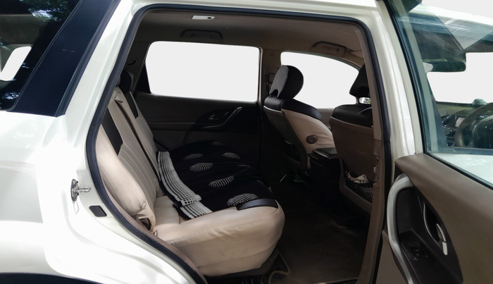 2013 Mahindra XUV500 W8, Diesel, Manual, 1,73,515 km, interior