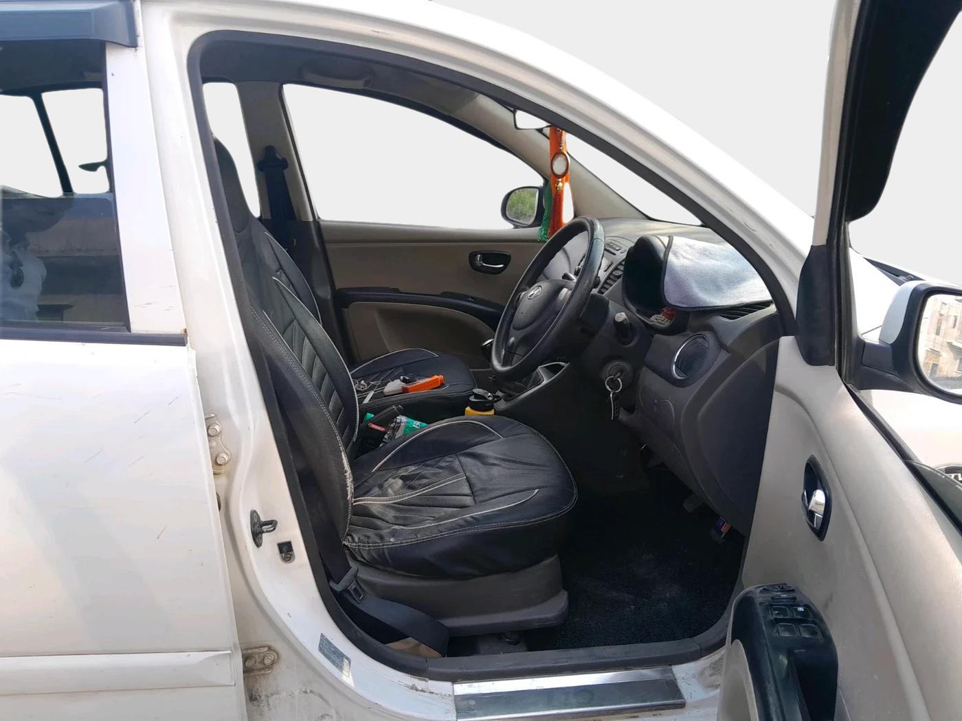 2013 Hyundai i10 SPORTZ 1.2, Petrol, Manual, 99,082 km, interior