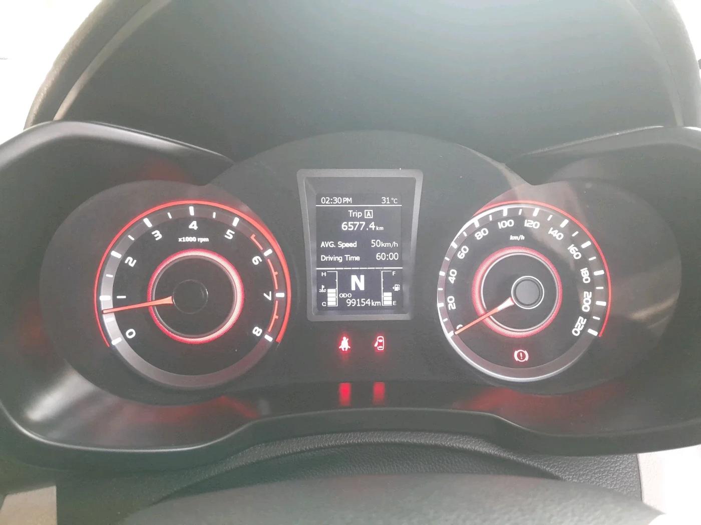 2021 Mahindra XUV300 W8 1.2 PETROL, Petrol, Manual, 99,154 km, interior