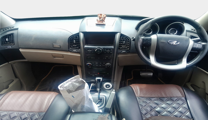 2018 Mahindra XUV500 W10 AT, Diesel, Automatic, 1,50,040 km, interior