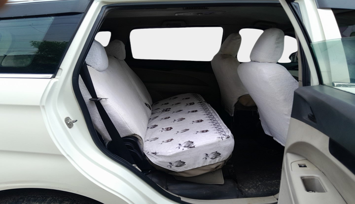 2018 Mahindra MARAZZO M2 8 STR, Diesel, Manual, 2,18,820 km, interior