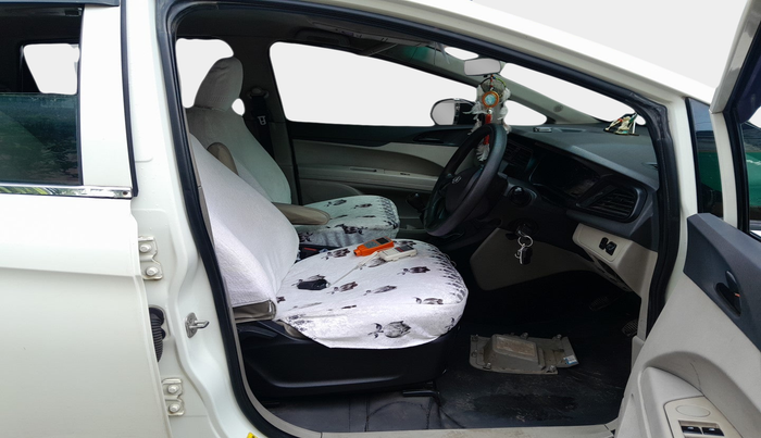 2018 Mahindra MARAZZO M2 8 STR, Diesel, Manual, 2,18,820 km, interior