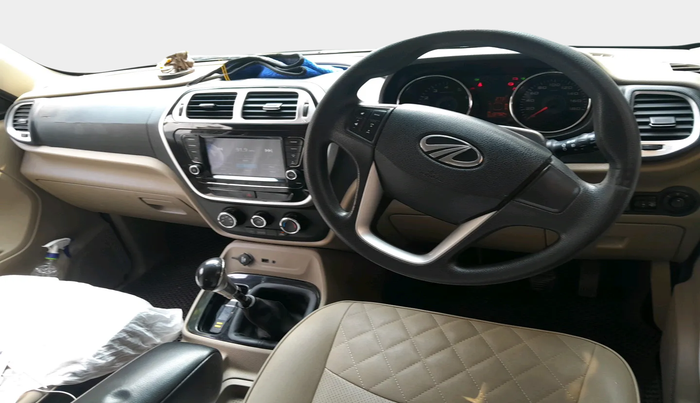 2018 Mahindra TUV300 T10, Diesel, Manual, 1,37,924 km, interior