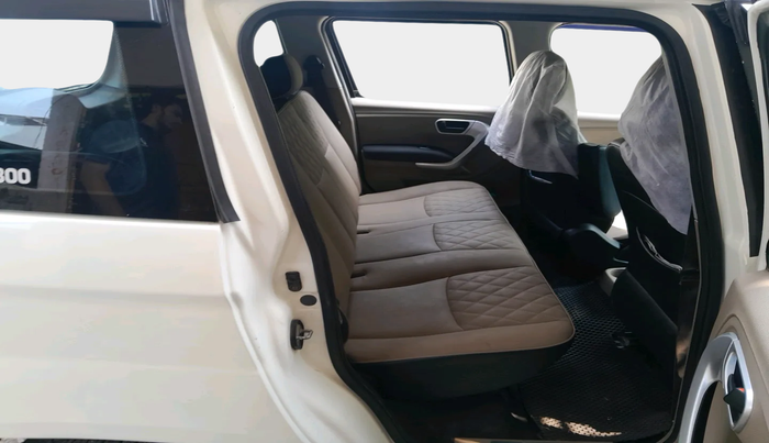 2018 Mahindra TUV300 T10, Diesel, Manual, 1,37,924 km, interior