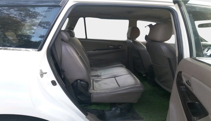 2015 Toyota Innova 2.5 VX 8 STR, Diesel, Manual, 1,64,838 km, interior