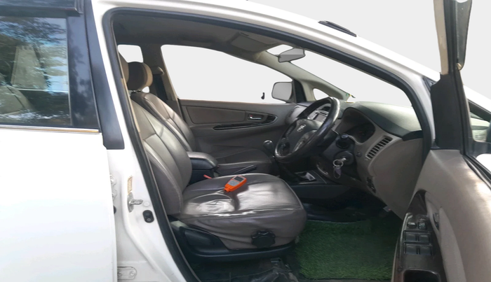 2015 Toyota Innova 2.5 VX 8 STR, Diesel, Manual, 1,64,838 km, interior